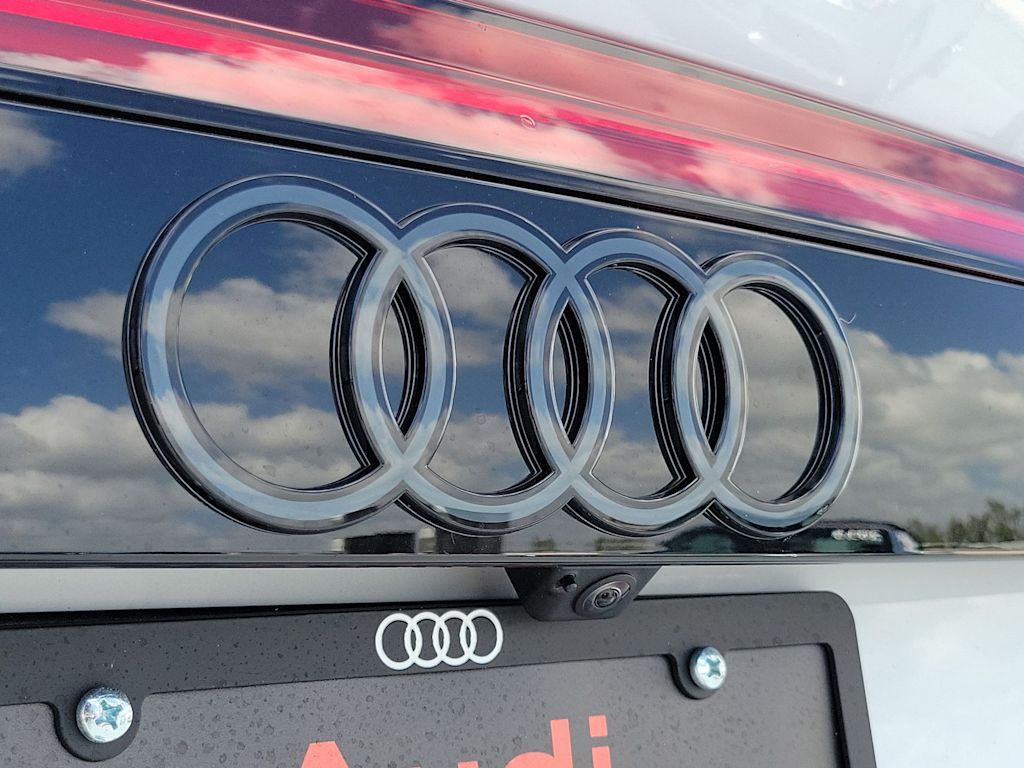 Thumbnail: 2026 Audi RS Q8 - 7