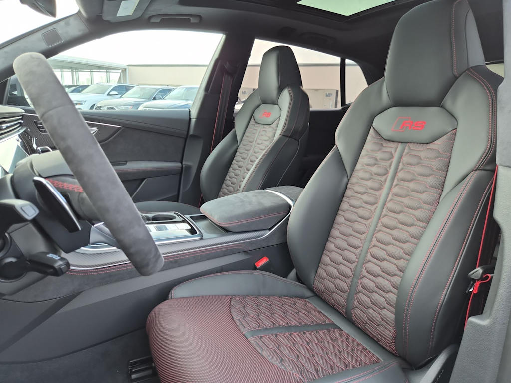 Thumbnail: 2026 Audi RS Q8 - 11