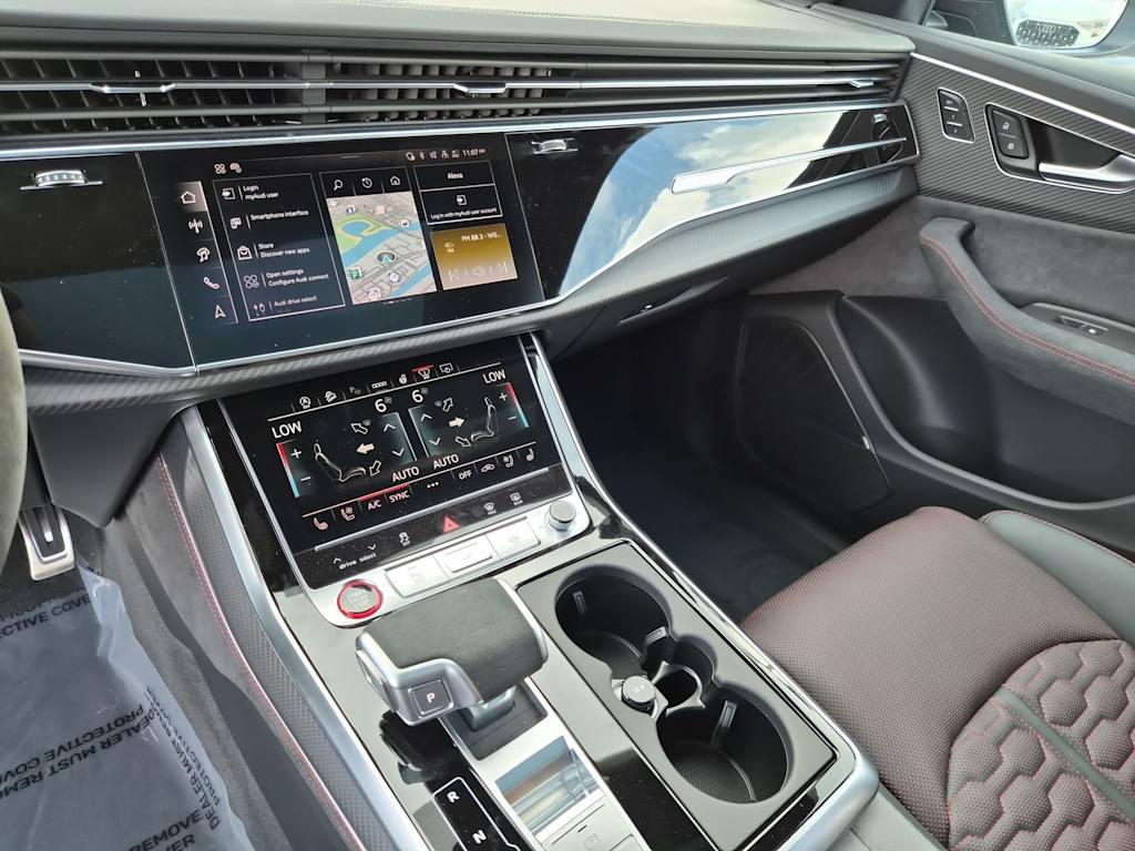 Thumbnail: 2026 Audi RS Q8 - 15