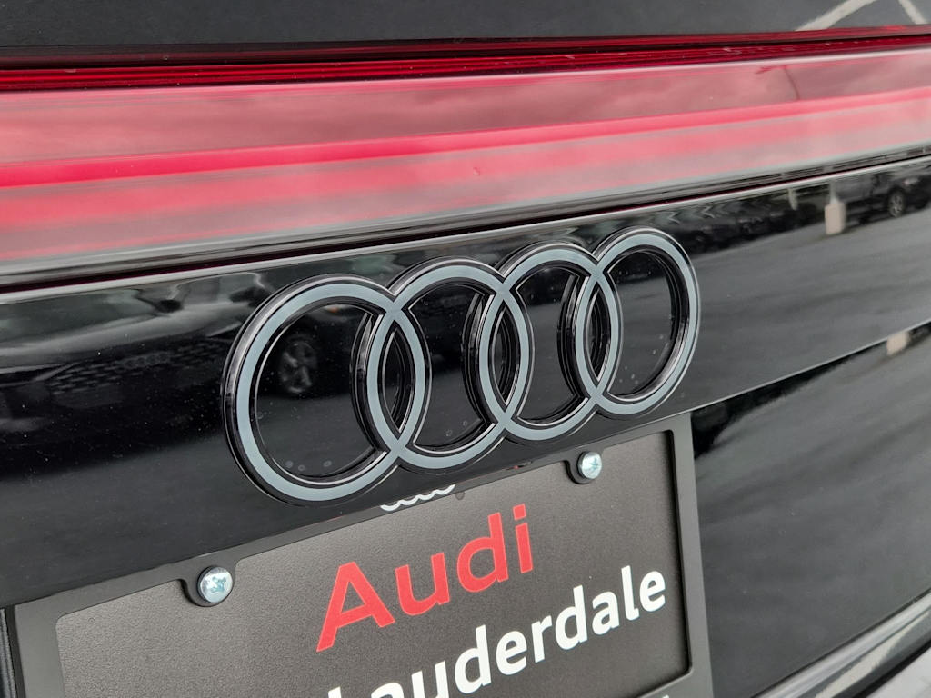 Thumbnail: 2026 Audi RS Q8 - 7