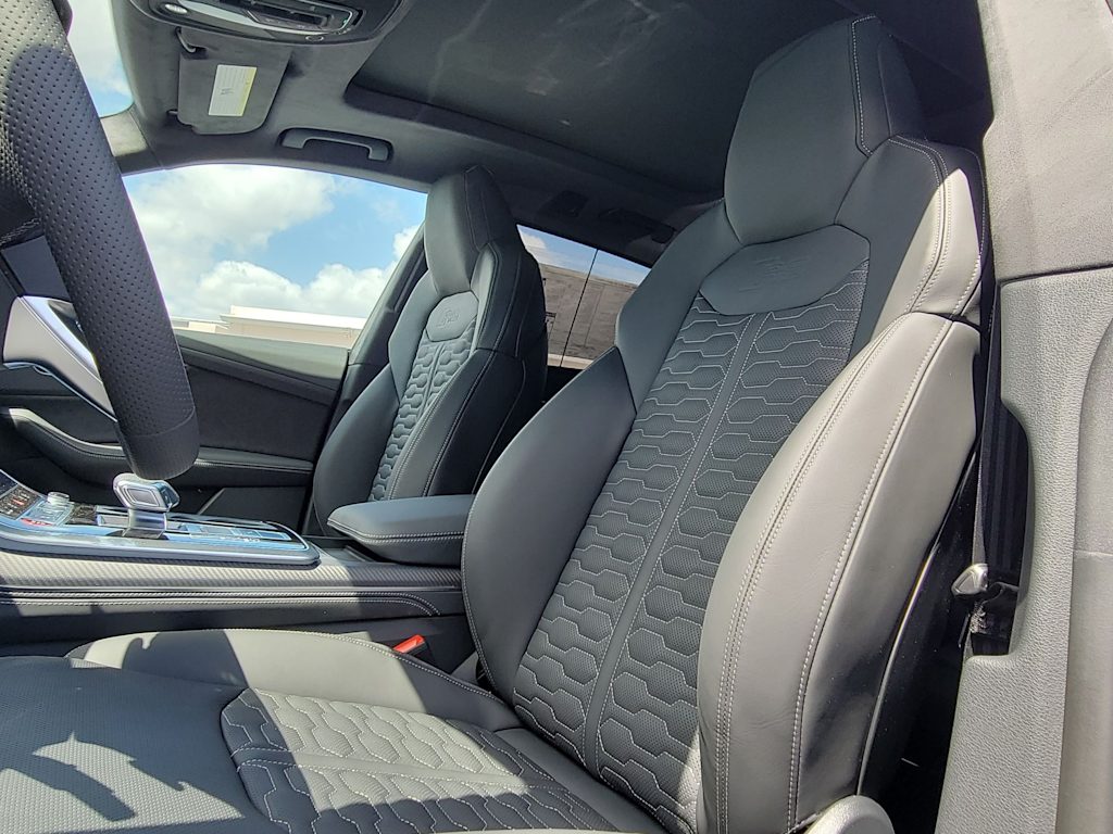 Thumbnail: 2026 Audi RS Q8 - 11