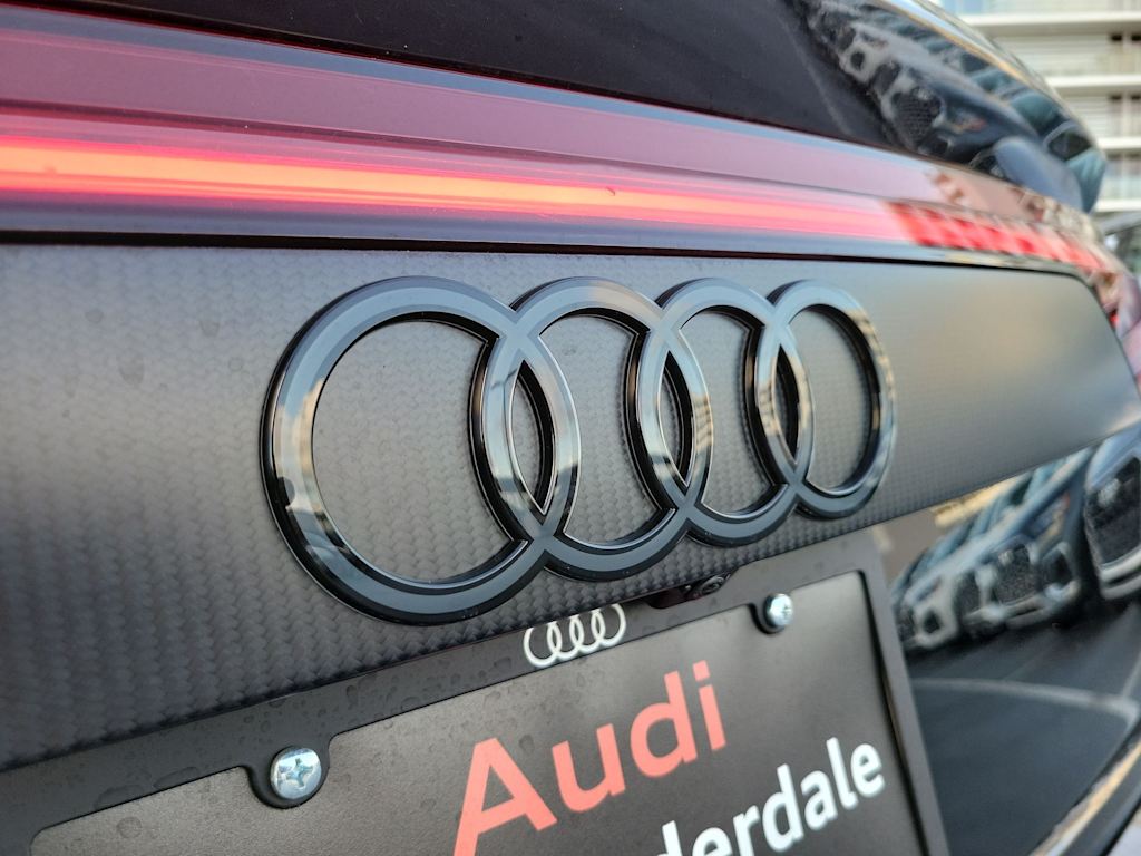 Thumbnail: 2026 Audi RS Q8 - 7