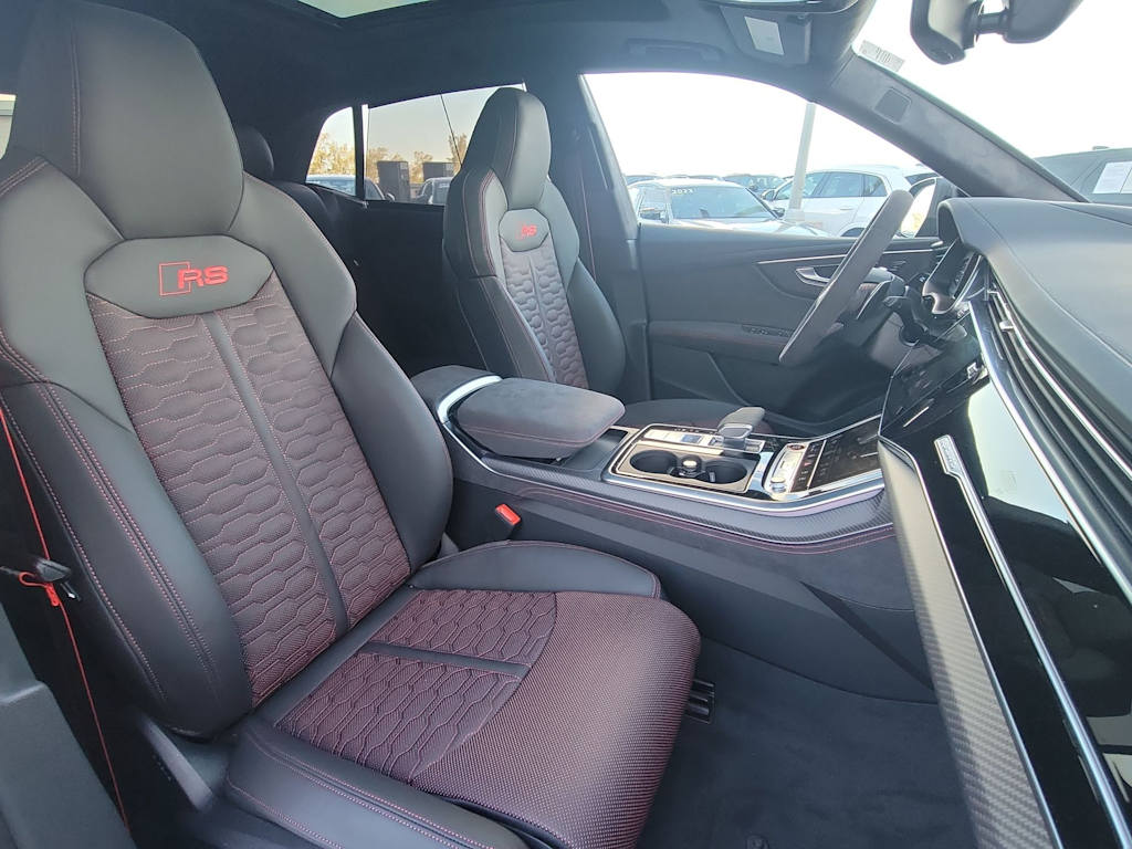 Thumbnail: 2026 Audi RS Q8 - 12