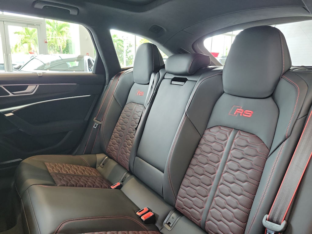 Thumbnail: 2026 Audi RS 6 - 13