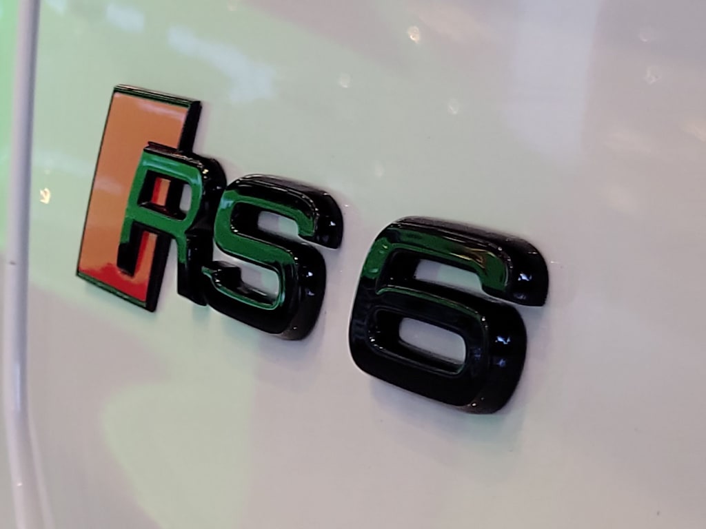 Thumbnail: 2025 Audi RS 6 - 17