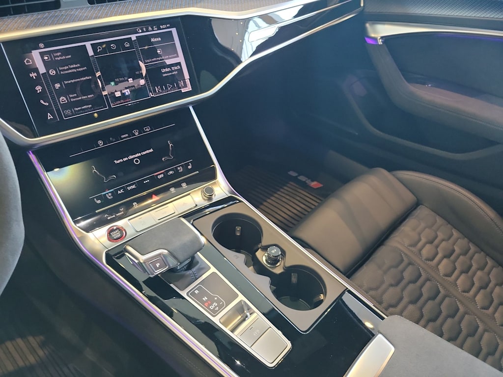 Thumbnail: 2025 Audi RS 6 - 28