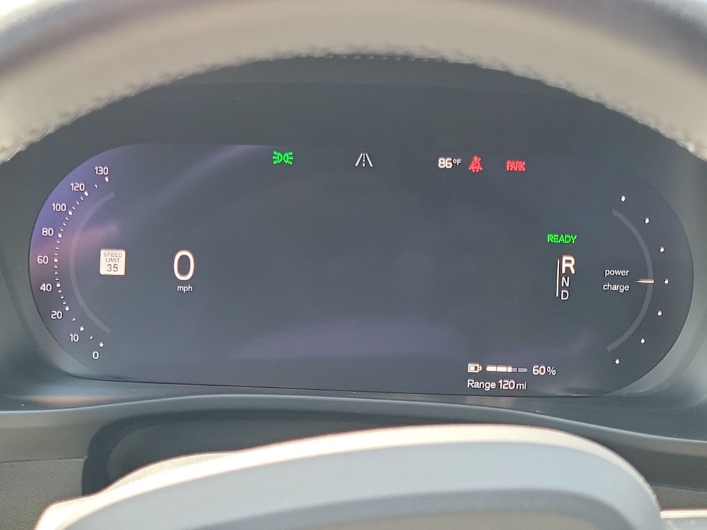 Thumbnail: 2023 Volvo XC40 - 16