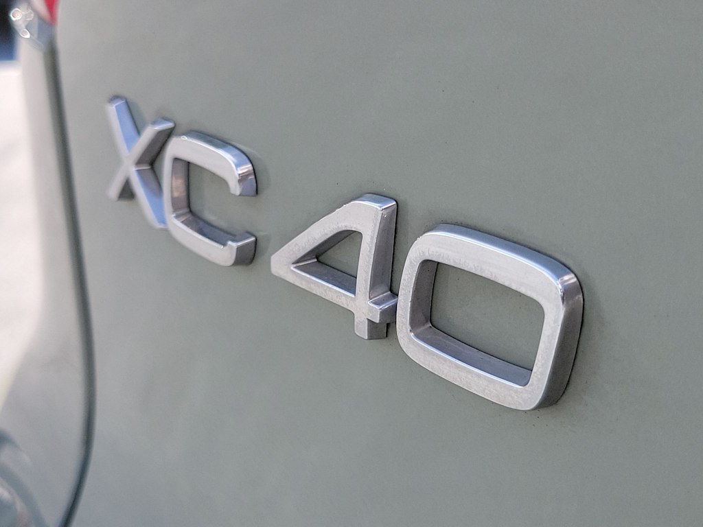 Thumbnail: 2023 Volvo XC40 - 7