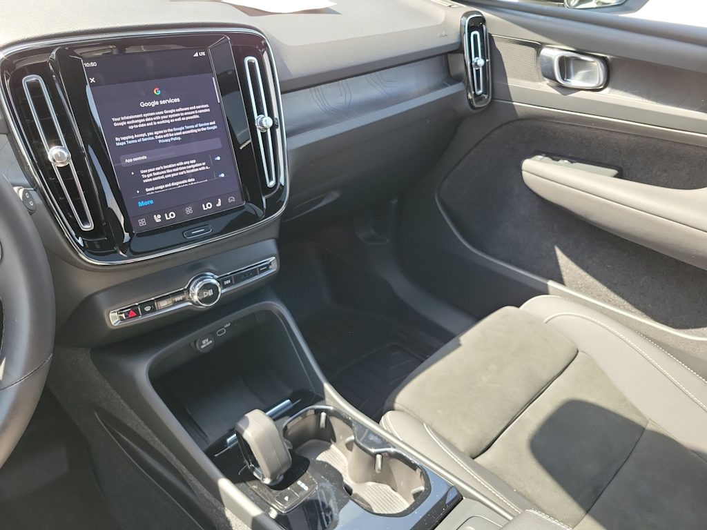 Thumbnail: 2023 Volvo XC40 - 15