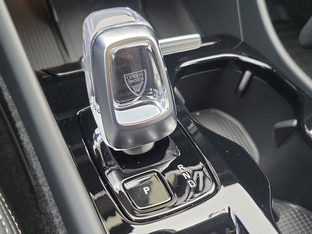 Thumbnail: 2024 Volvo XC40 - 14