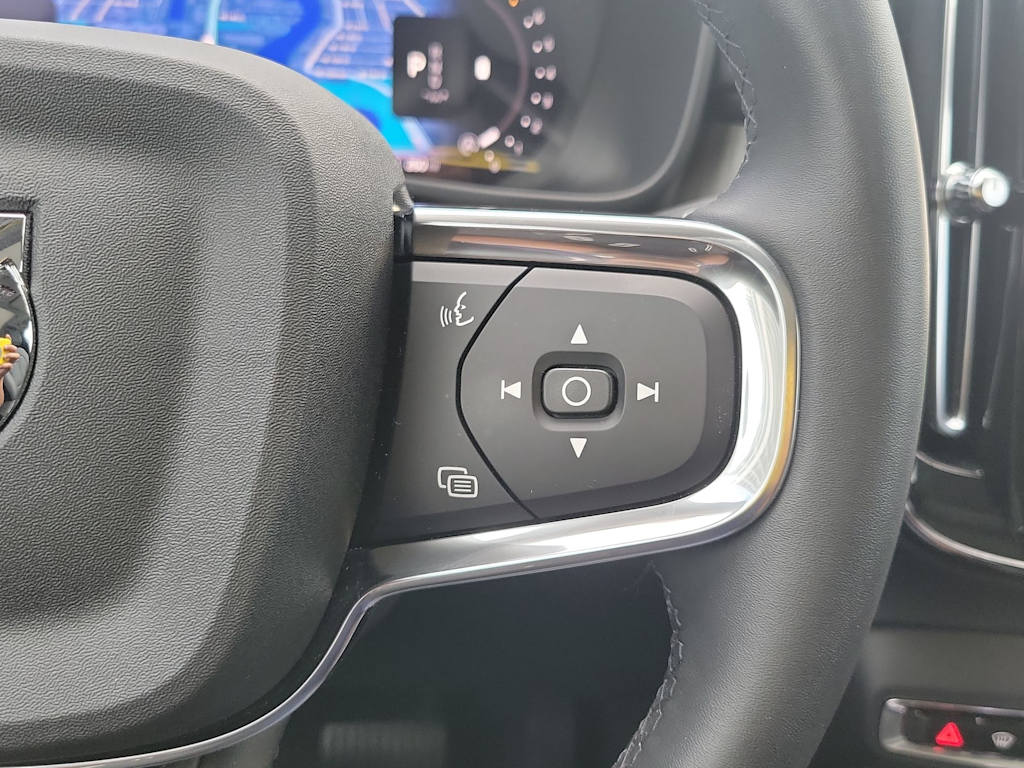 Thumbnail: 2024 Volvo XC40 - 28
