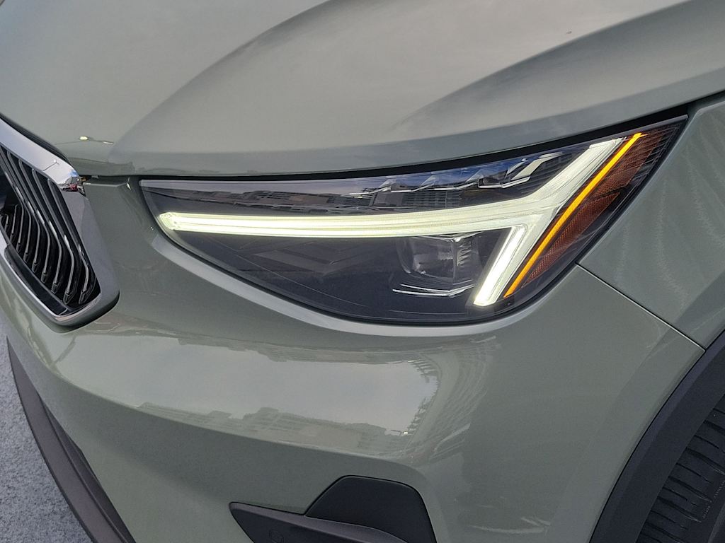 Thumbnail: 2024 Volvo XC40 - 20