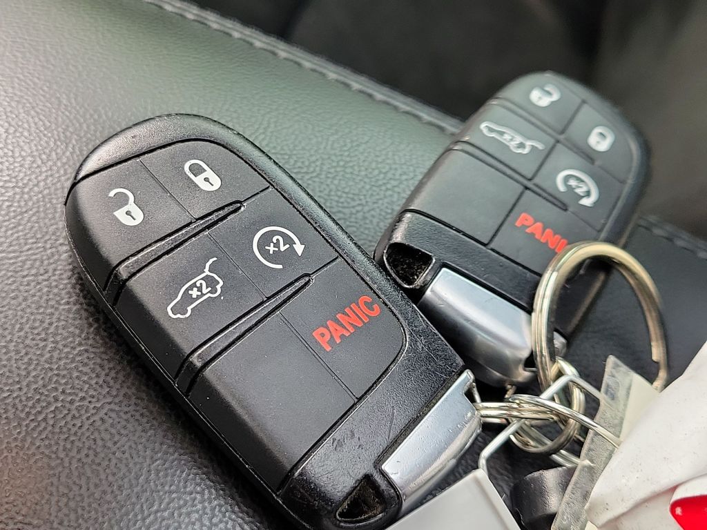 Thumbnail: 2020 Jeep Grand Cherokee - 17