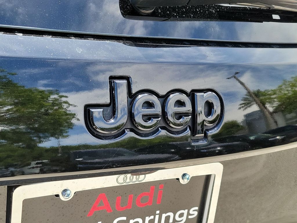 Thumbnail: 2020 Jeep Grand Cherokee - 6