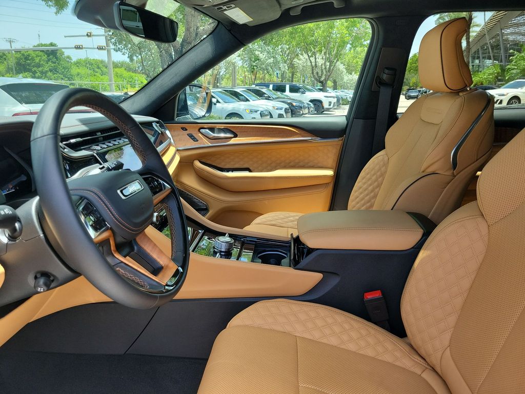 Thumbnail: 2025 Jeep Grand Cherokee - 10