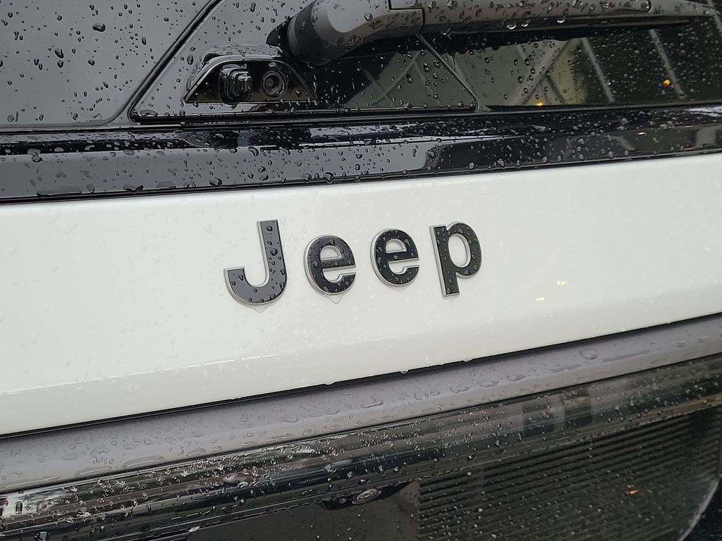 Thumbnail: 2026 Jeep Grand Wagoneer - 7