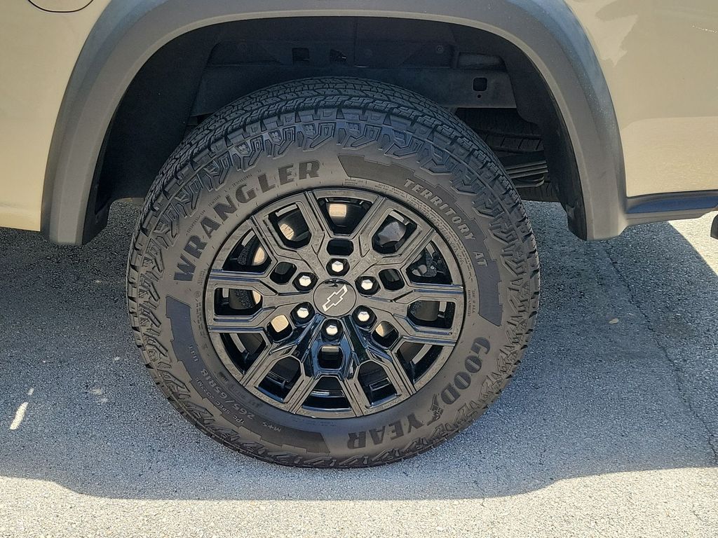 Thumbnail: 2024 Chevrolet Colorado - 8