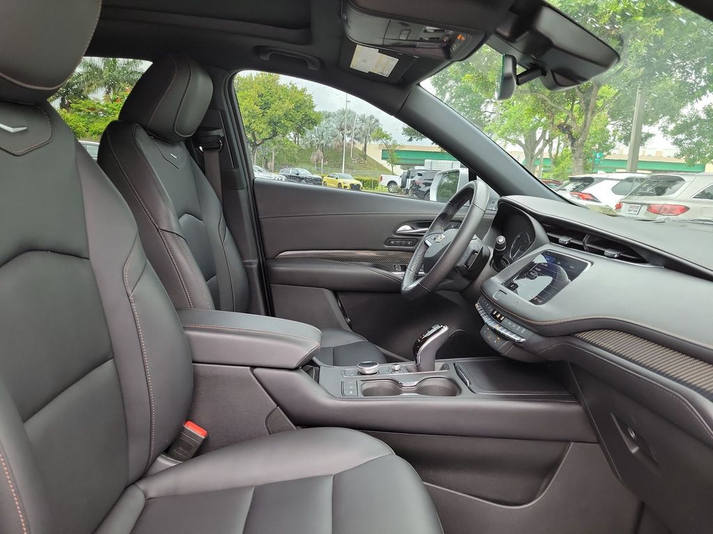 Thumbnail: 2021 Cadillac XT4 - 12