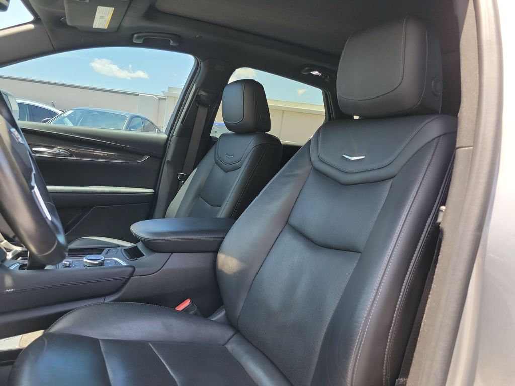 Thumbnail: 2020 Cadillac XT5 - 10
