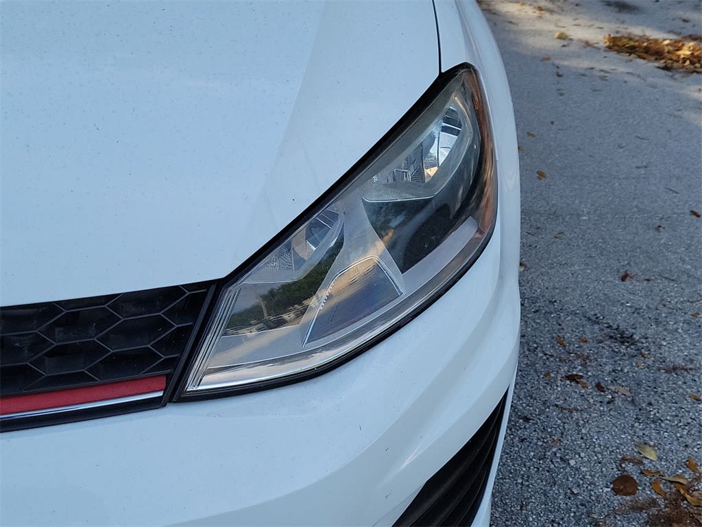 Thumbnail: 2016 Volkswagen Golf - 23