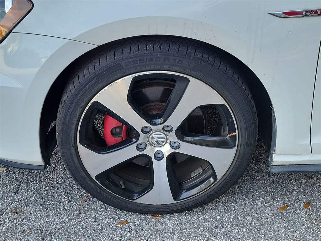 Thumbnail: 2016 Volkswagen Golf - 21