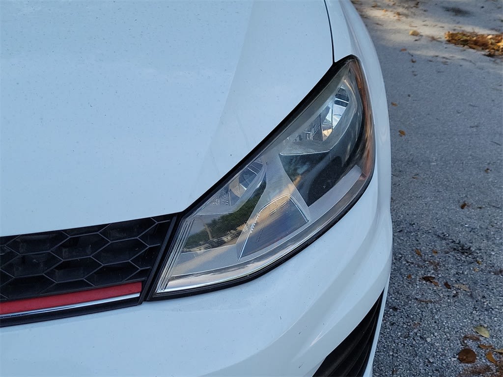 Thumbnail: 2016 Volkswagen Golf - 22