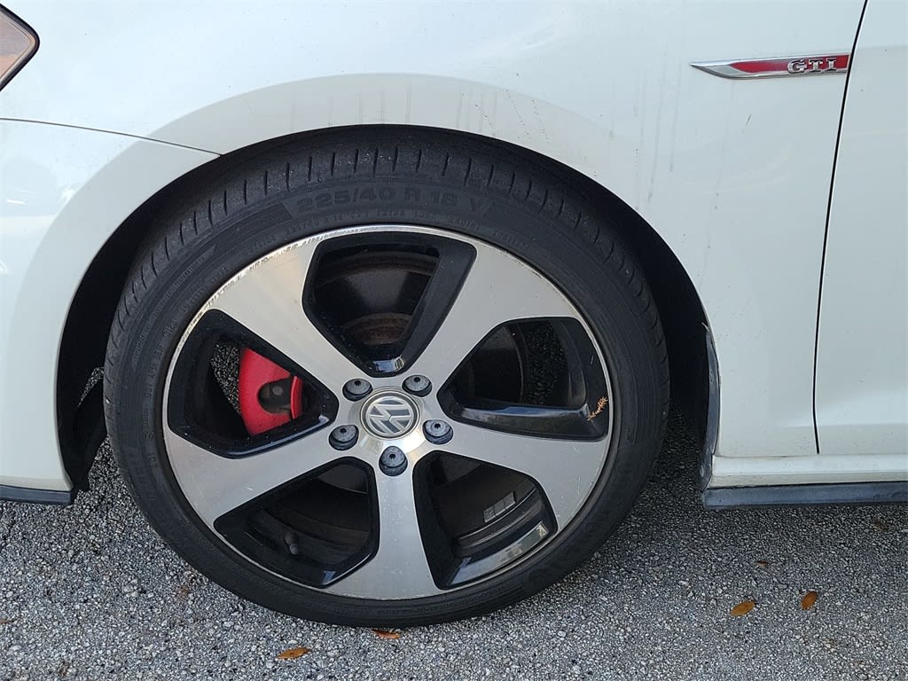 Thumbnail: 2016 Volkswagen Golf - 20