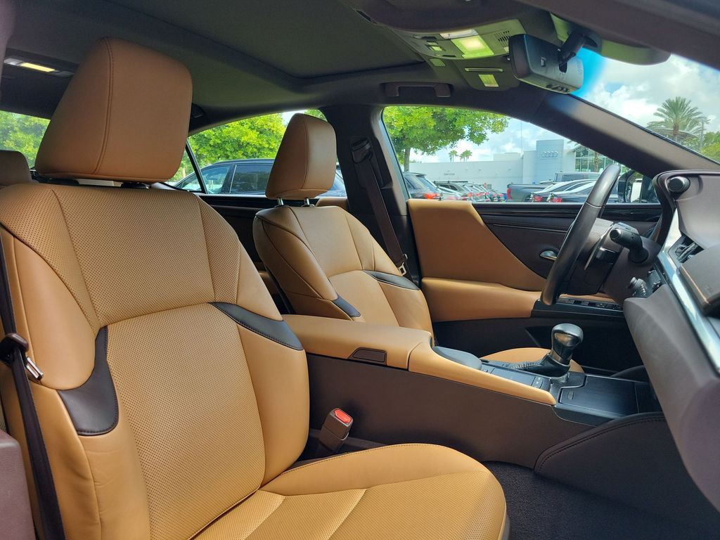 Thumbnail: 2019 Lexus ES - 12