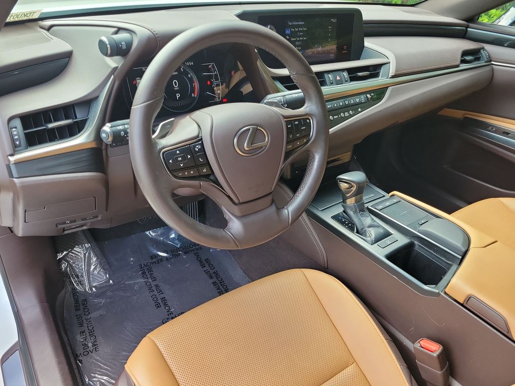 Thumbnail: 2019 Lexus ES - 2