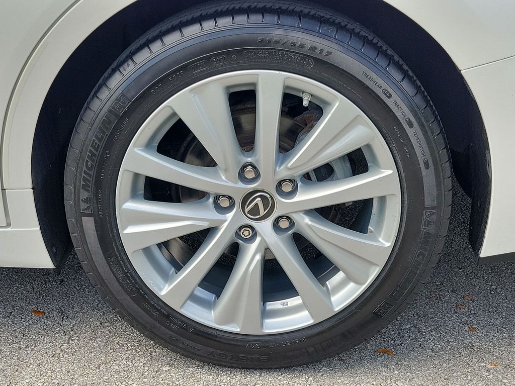 Thumbnail: 2019 Lexus ES - 8