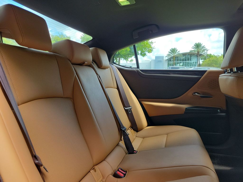 Thumbnail: 2019 Lexus ES - 29