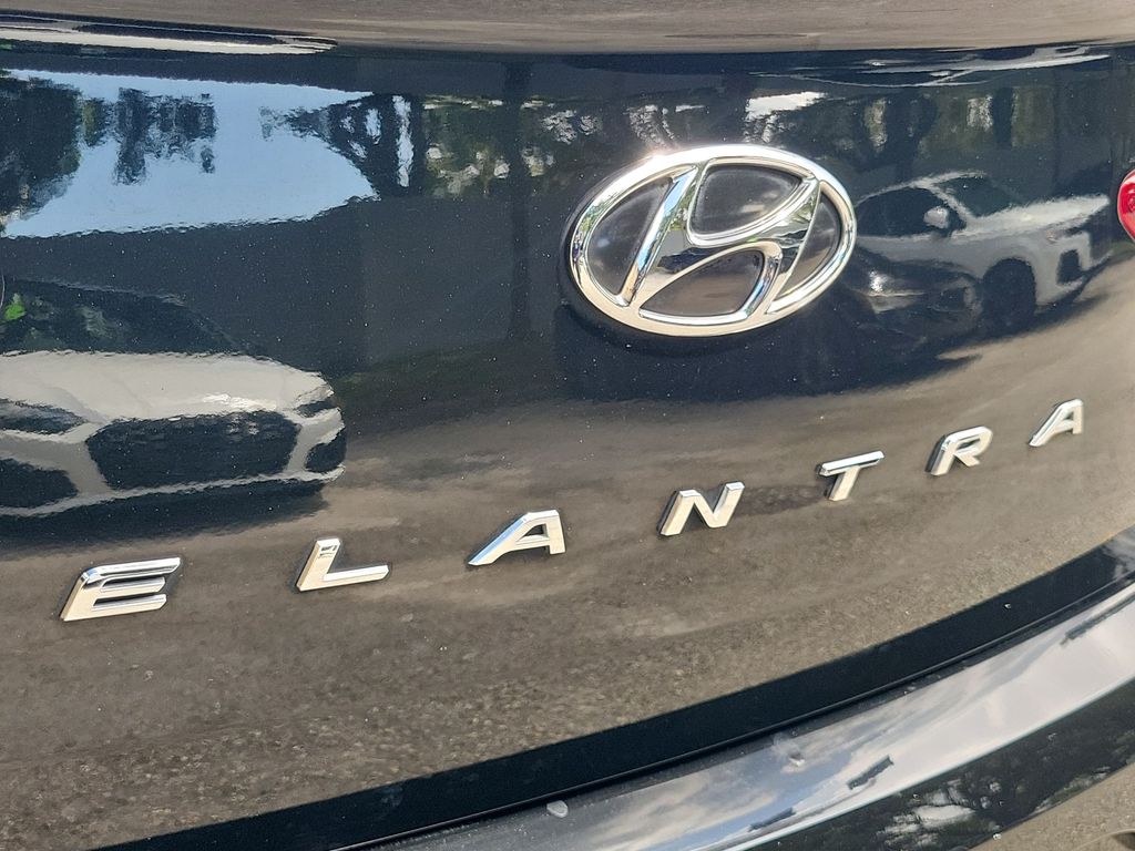 Thumbnail: 2019 Hyundai Elantra - 7