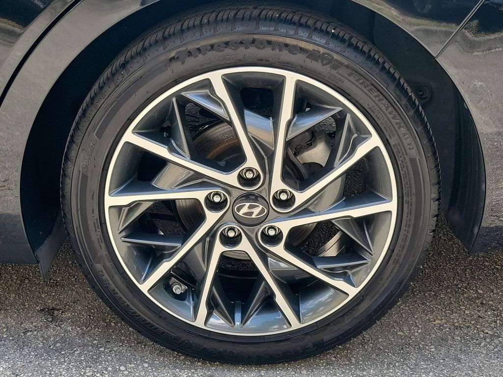 Thumbnail: 2019 Hyundai Elantra - 8
