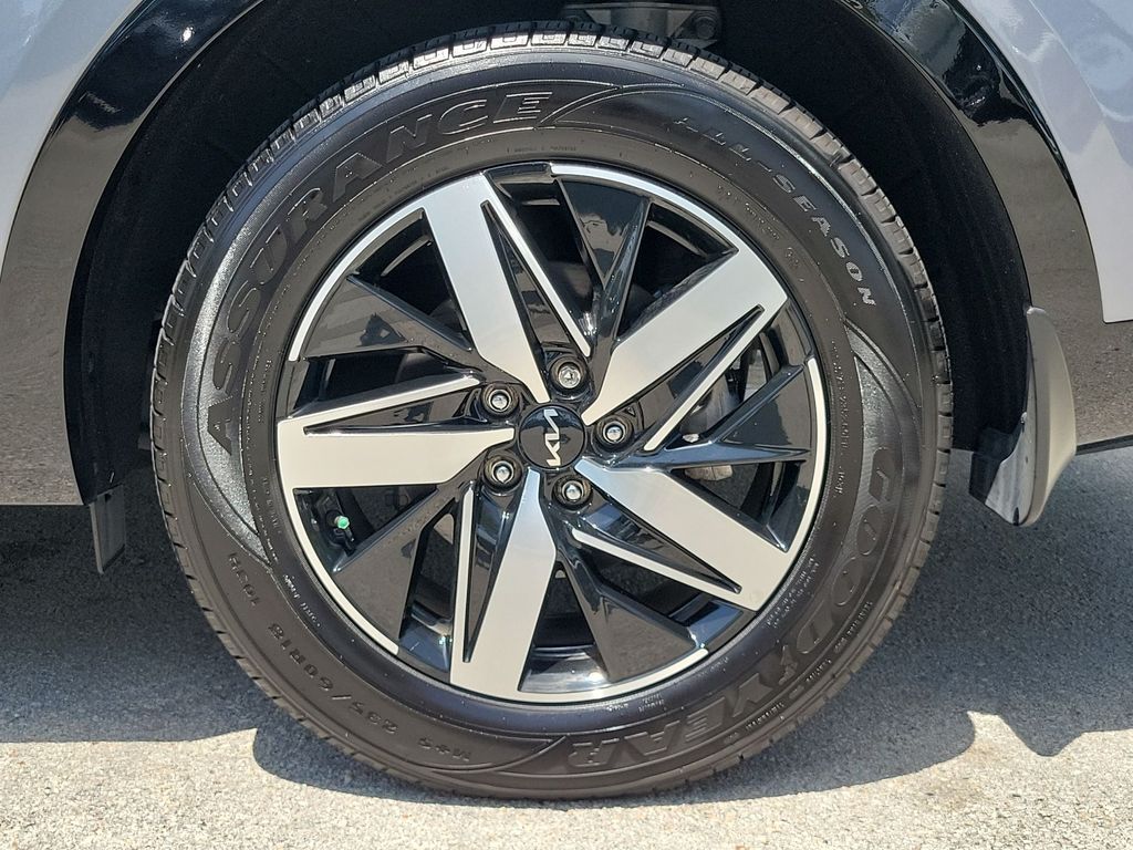 Thumbnail: 2023 Kia Sorento - 8