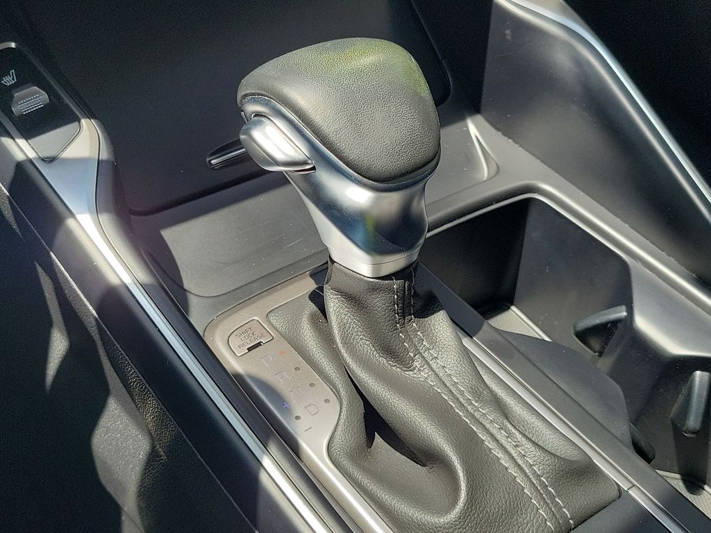 Thumbnail: 2023 Kia Sorento - 16