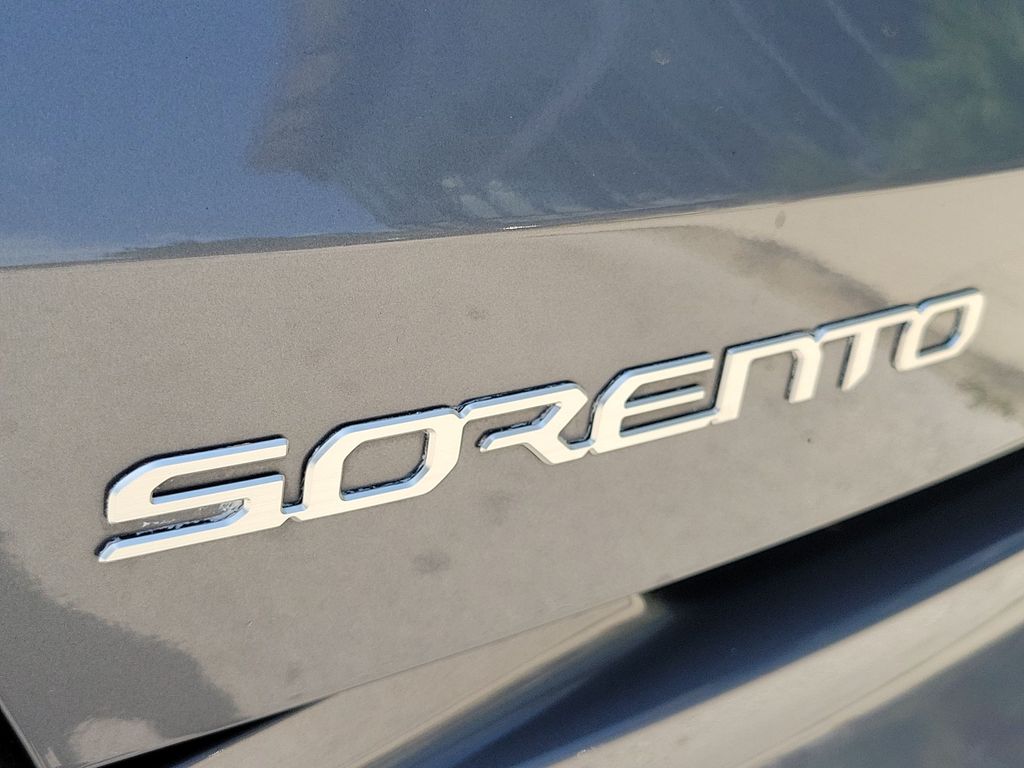 Thumbnail: 2023 Kia Sorento - 7