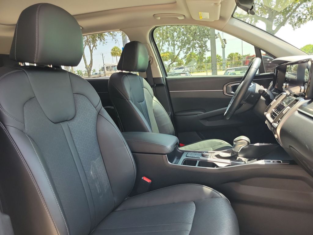 Thumbnail: 2023 Kia Sorento - 12