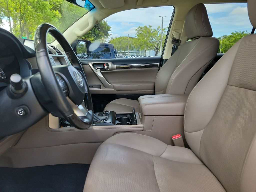 Thumbnail: 2020 Lexus GX - 10