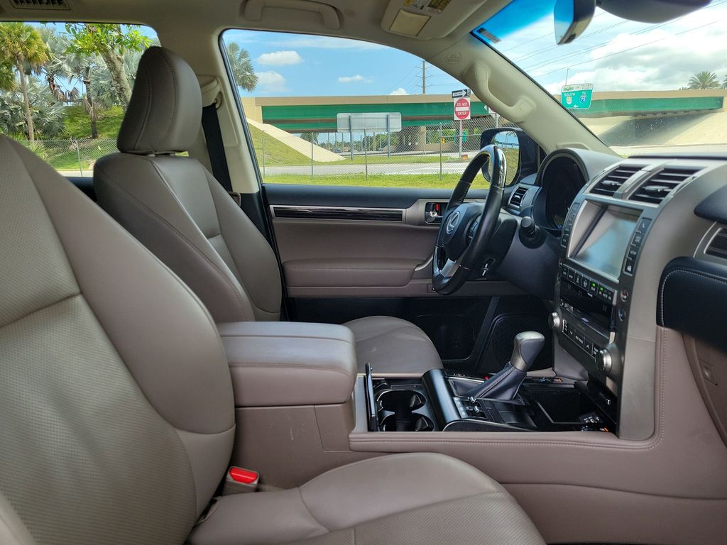 Thumbnail: 2020 Lexus GX - 11