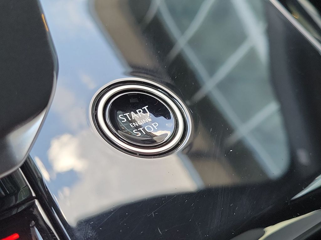 Thumbnail: 2025 Land Rover Range Rover Sport - 28