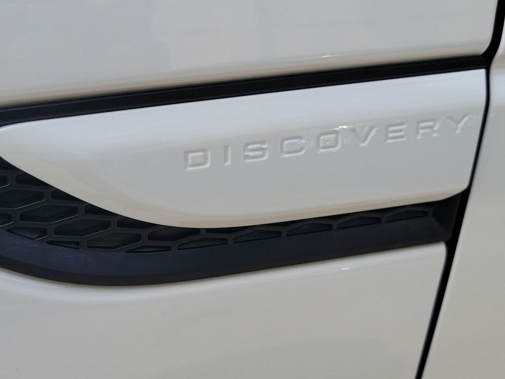 Thumbnail: 2023 Land Rover Discovery Sport - 28