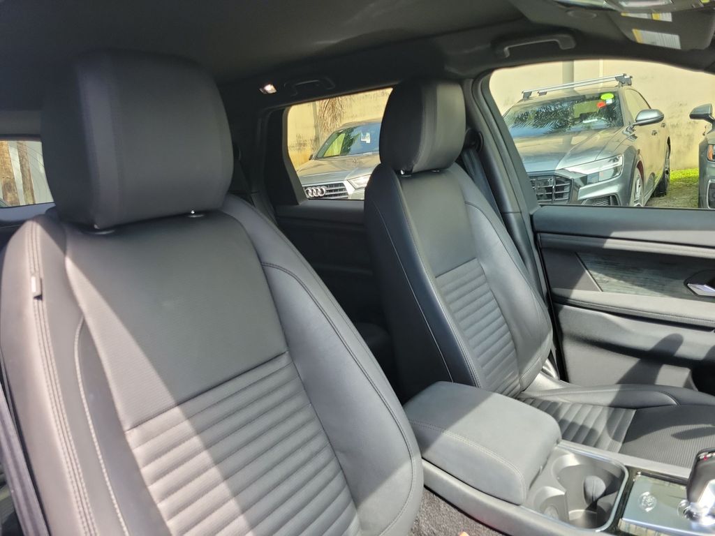 Thumbnail: 2023 Land Rover Discovery Sport - 11
