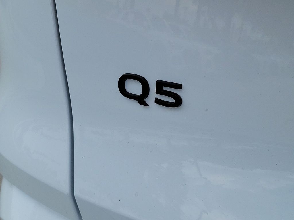 Thumbnail: 2025 Audi Q5 - 7