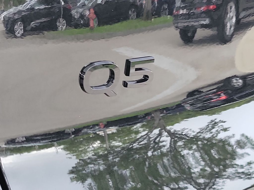 Thumbnail: 2025 Audi Q5 - 8