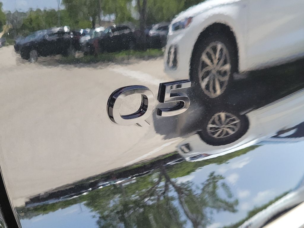 Thumbnail: 2025 Audi Q5 - 6