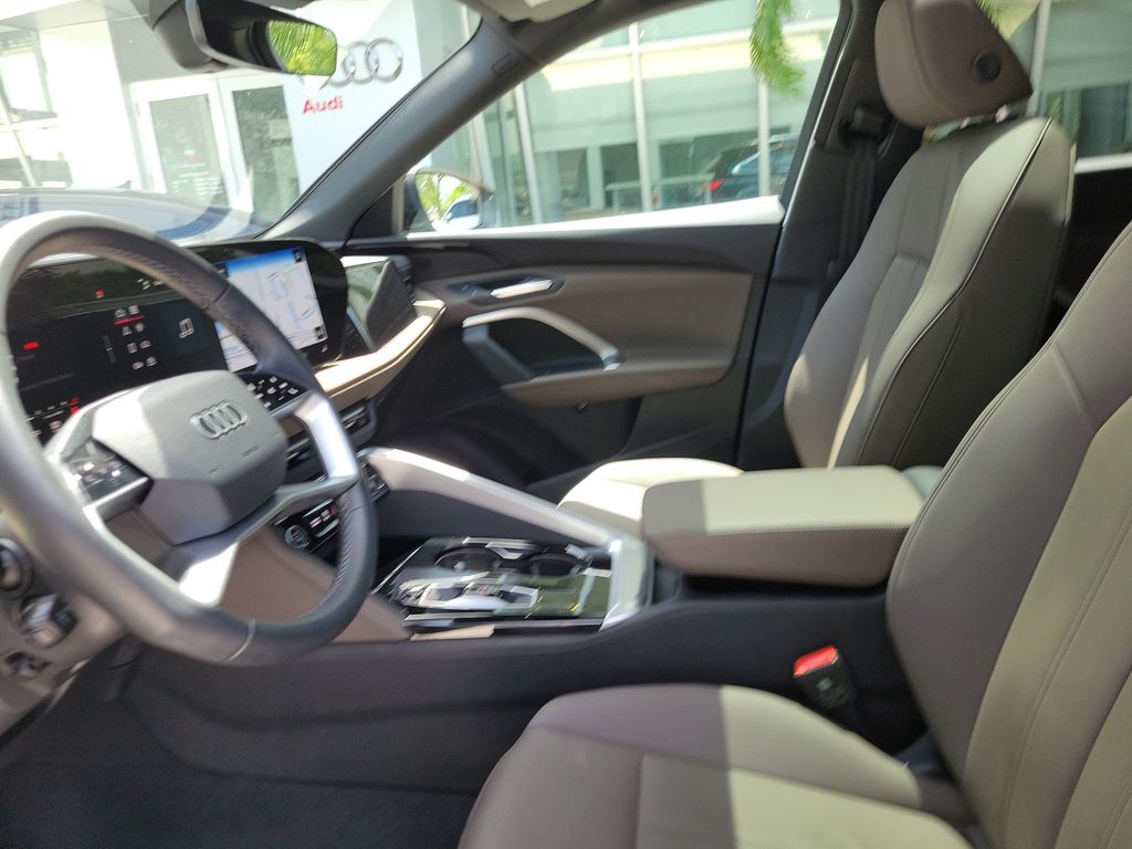 Thumbnail: 2025 Audi Q5 - 10