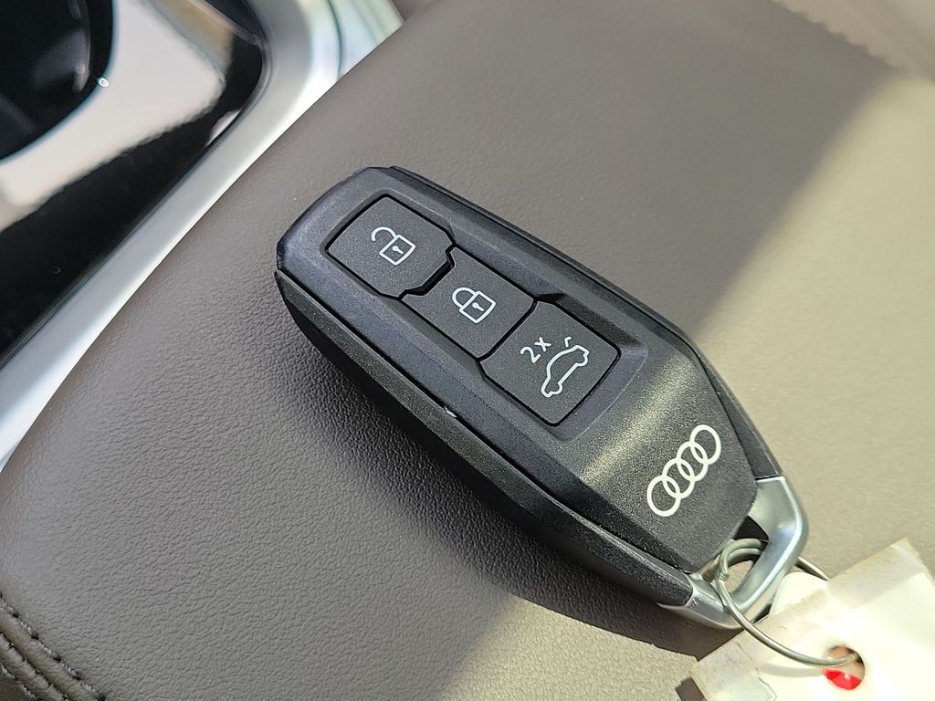 Thumbnail: 2025 Audi Q5 - 17