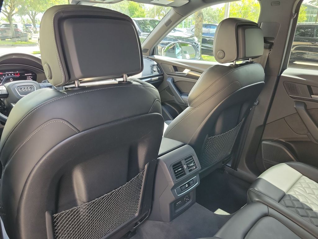 Thumbnail: 2023 Audi SQ5 - 12