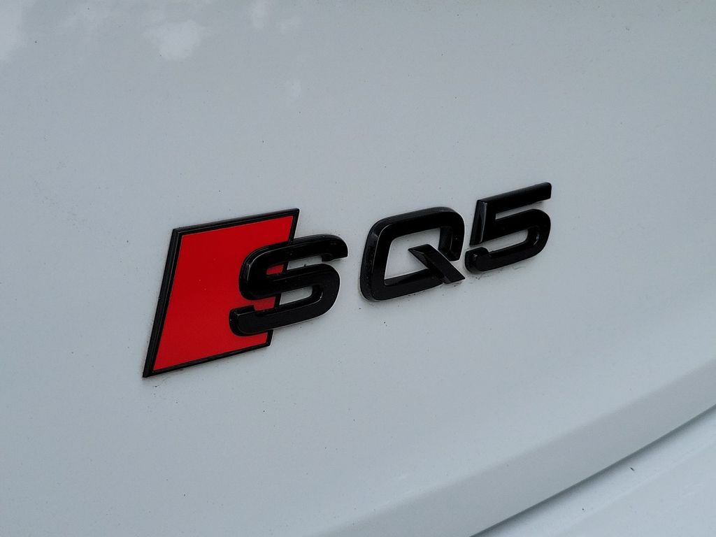 Thumbnail: 2023 Audi SQ5 - 7