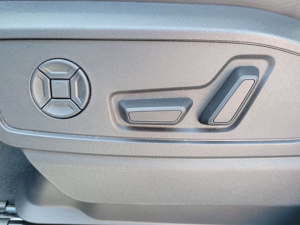 Thumbnail: 2025 Audi Q5 - 22